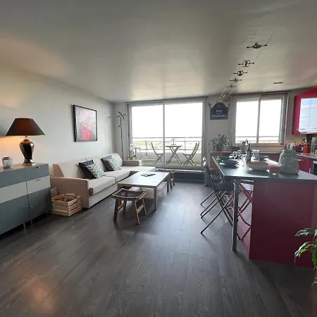 Above Eiffel Tower View Balcony Apartment *