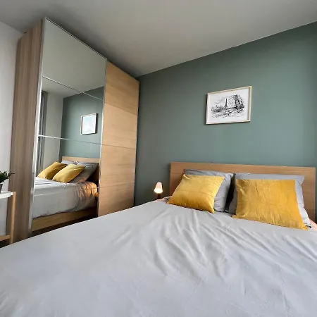 Apartment Above Eiffel Tower View Balcony Paris